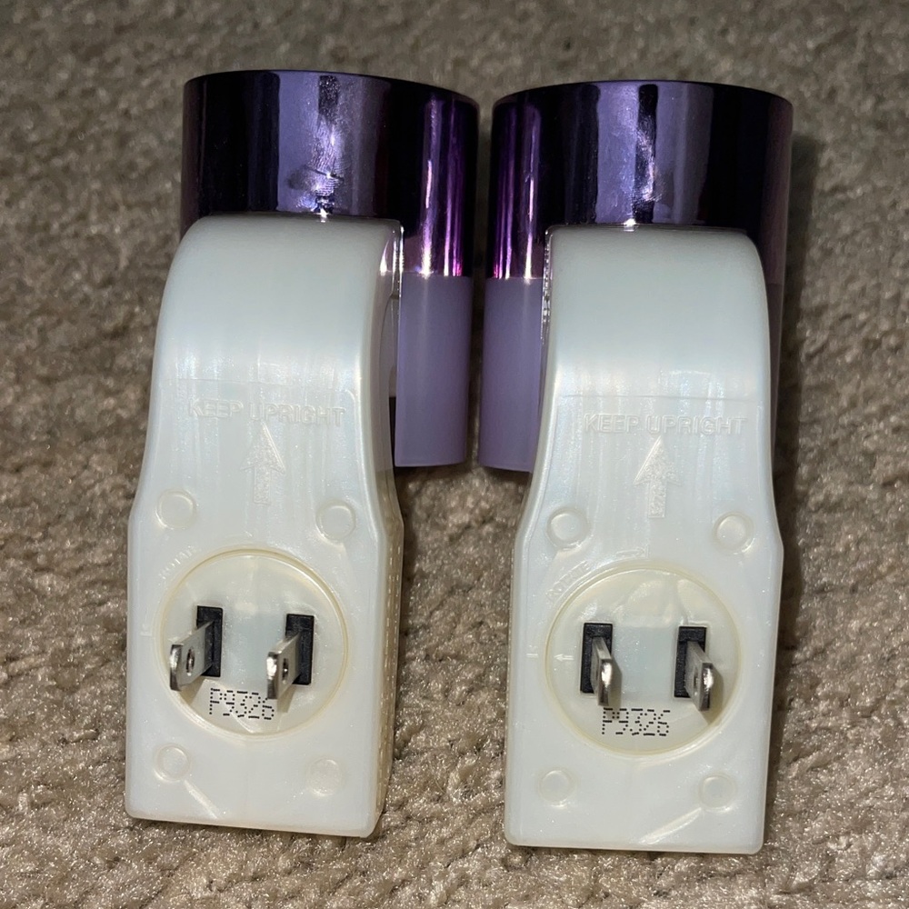 Set of Light up Purple and White wallflowers plugs - Picture 4 of 8